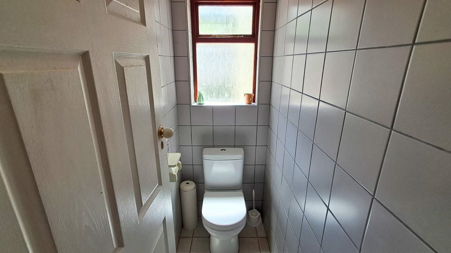 5 Bedroom Property for Sale in Bergsig Western Cape